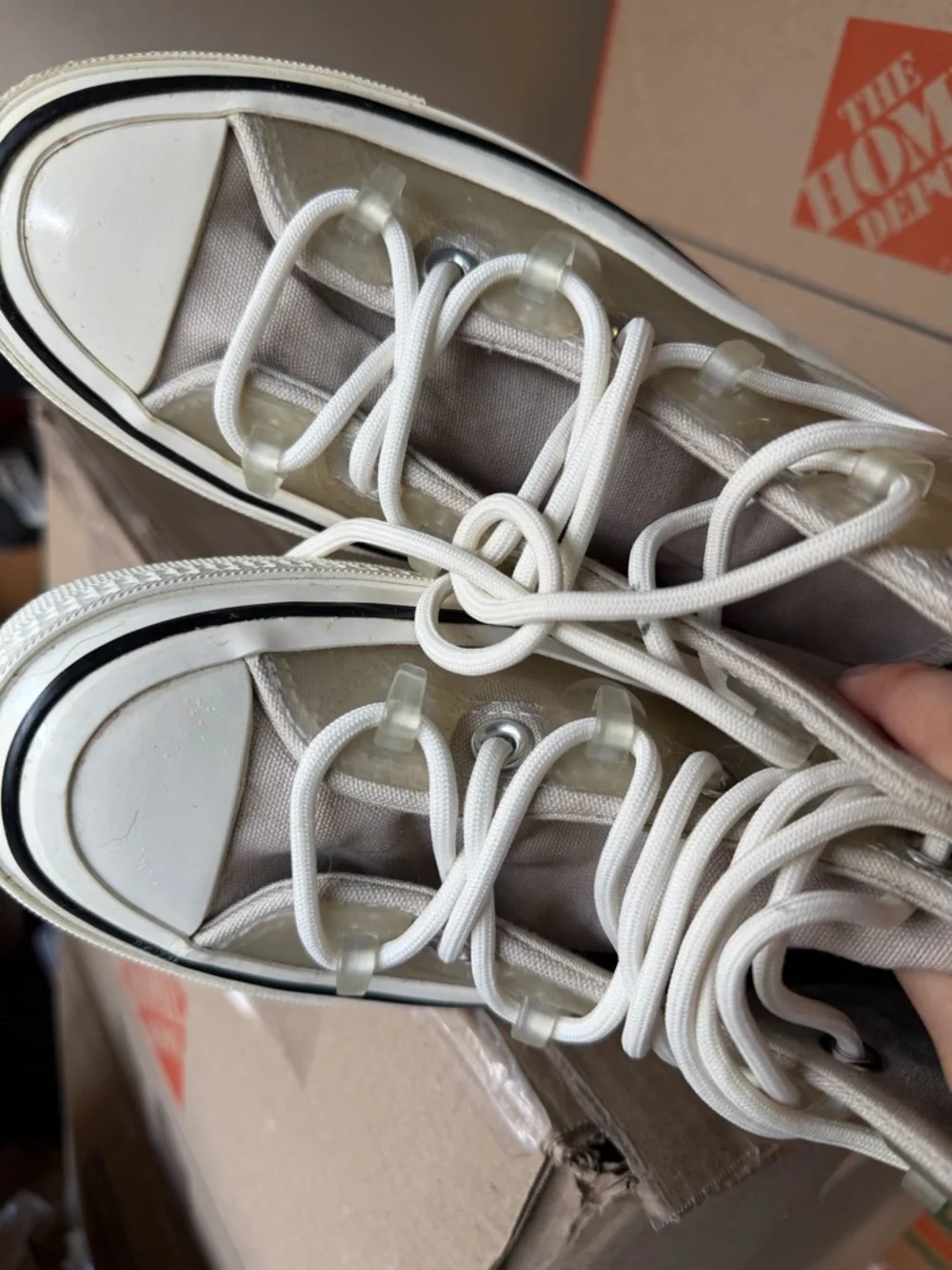 Converse colab High Top andSneakers in Beige and White - Picture 2 of 4